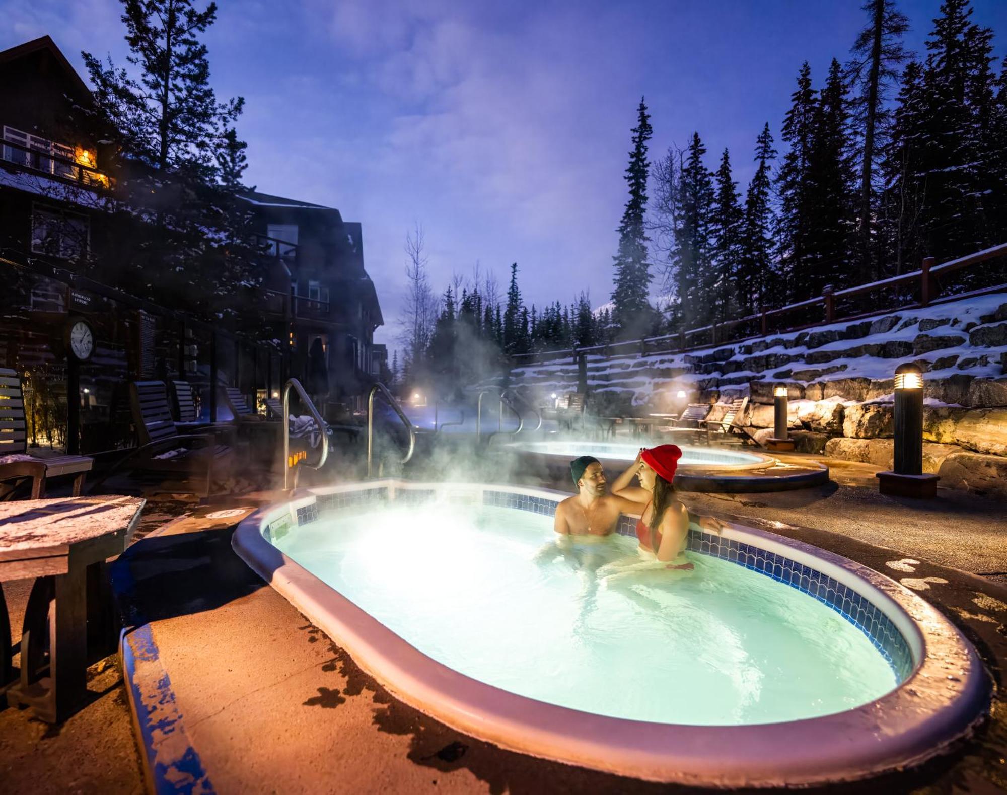 Blackstone Mountain Lodge By Clique Canmore Extérieur photo