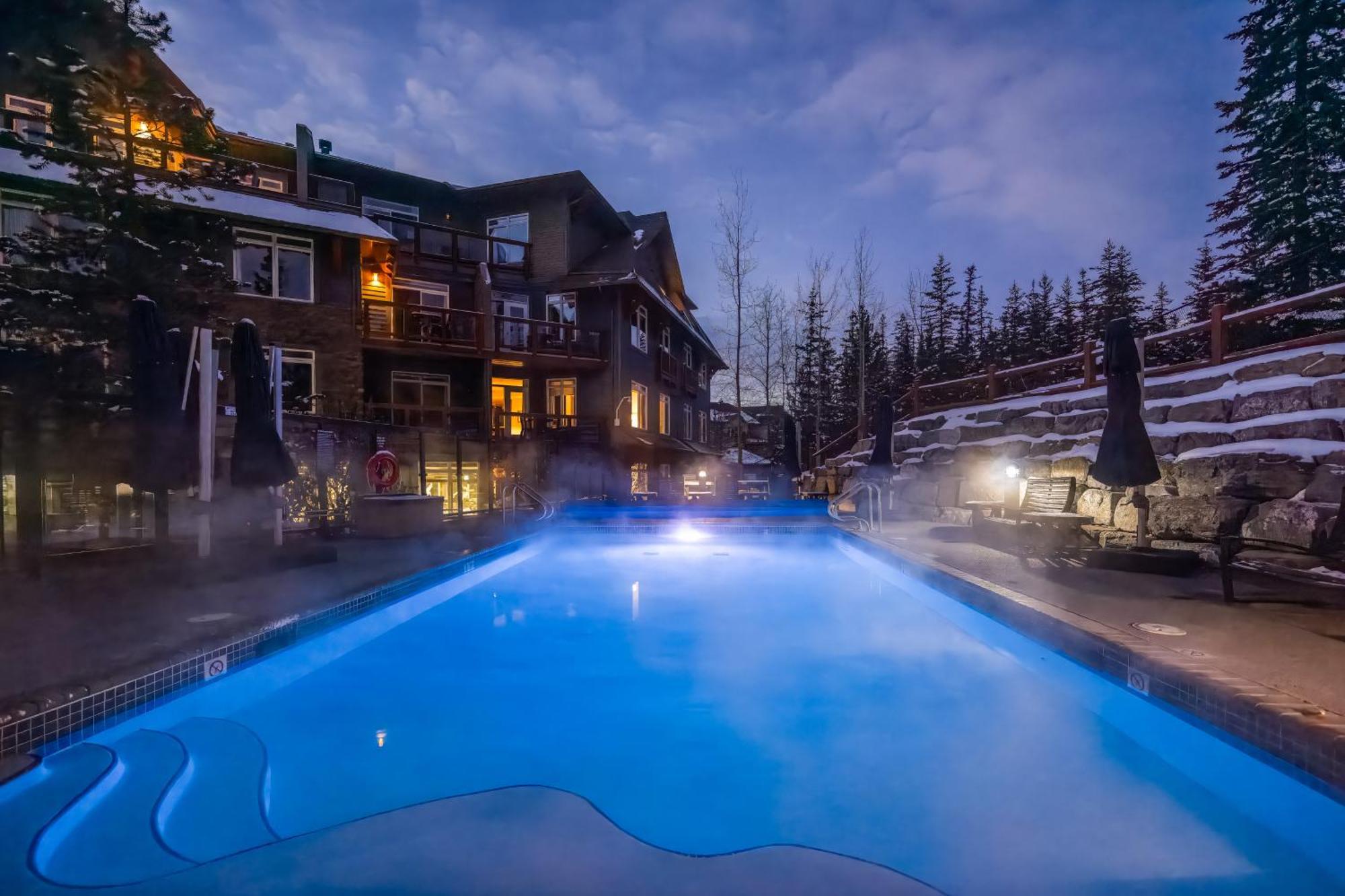 Blackstone Mountain Lodge By Clique Canmore Extérieur photo