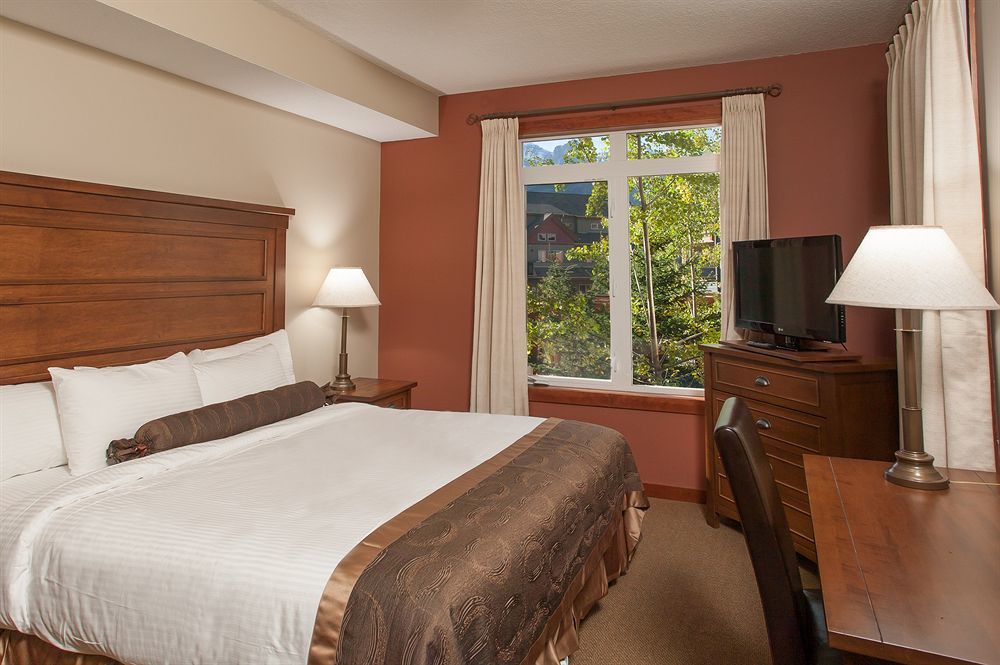 Blackstone Mountain Lodge By Clique Canmore Extérieur photo