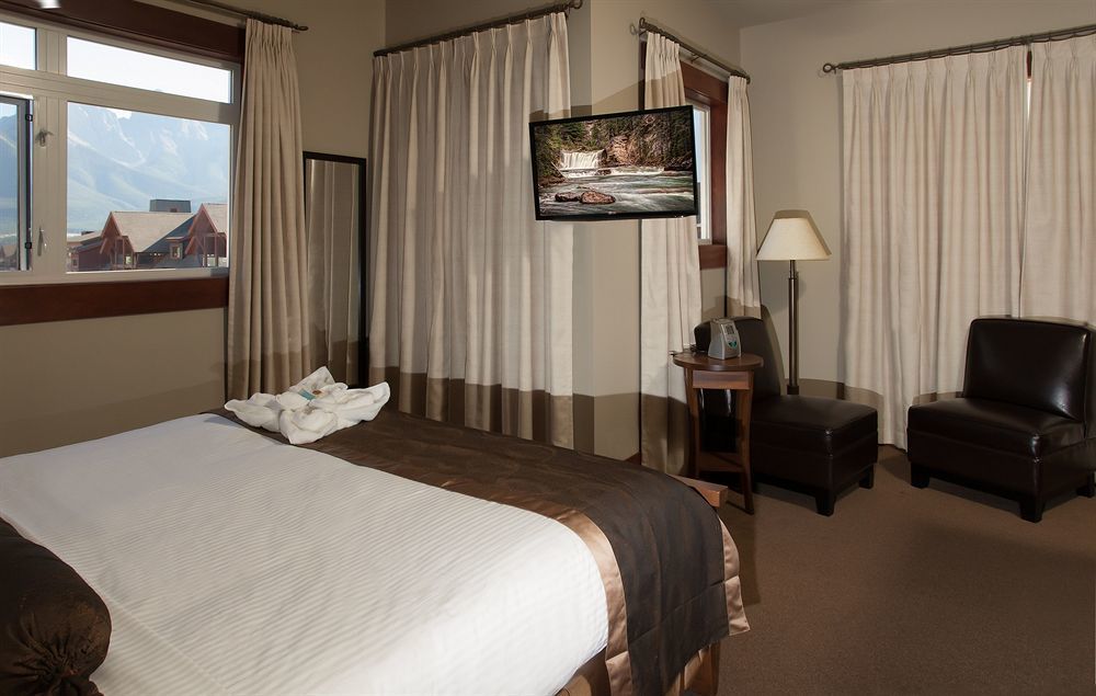 Blackstone Mountain Lodge By Clique Canmore Extérieur photo