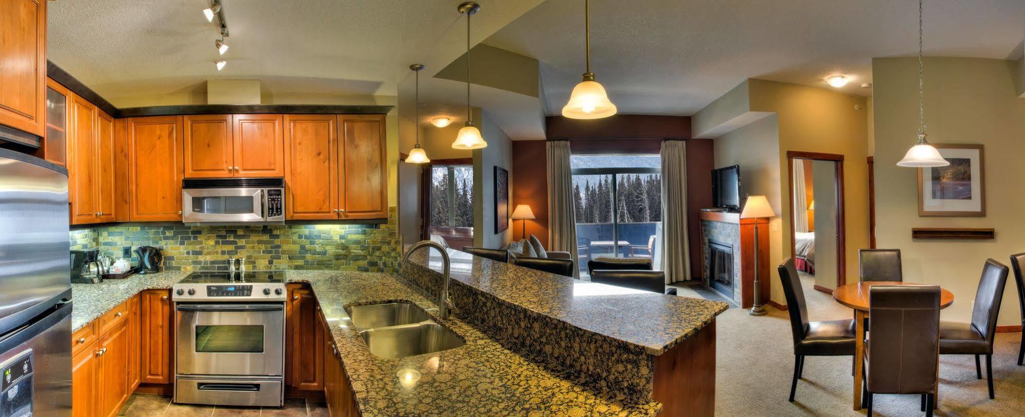 Blackstone Mountain Lodge By Clique Canmore Extérieur photo