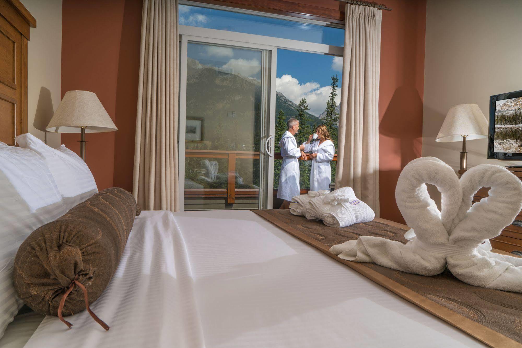 Blackstone Mountain Lodge By Clique Canmore Extérieur photo
